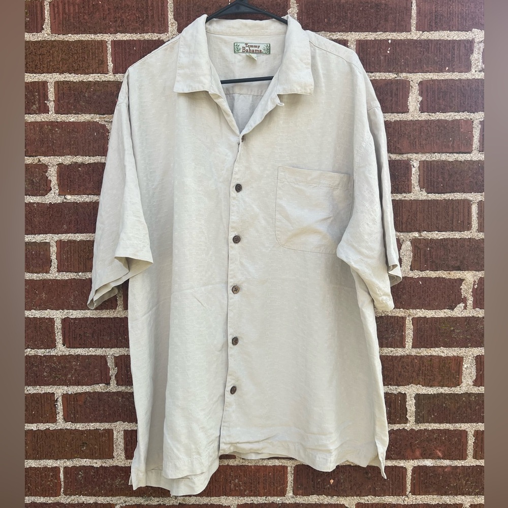 Tommy Bahama 100% Silk Short Sleeve Shirt size XL Button Down Coastal Style